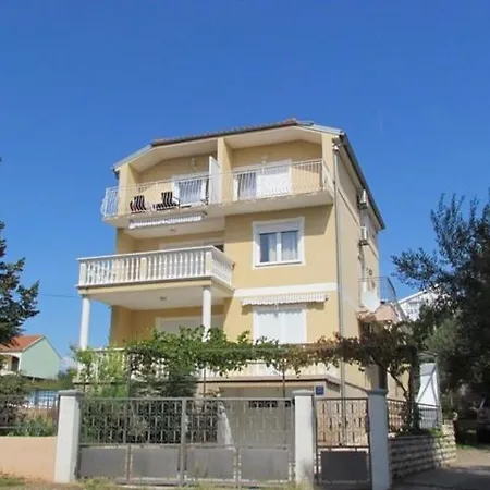Apartment In House Damir *