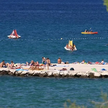 In House Damir شقة
