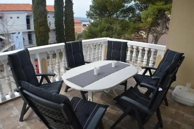 In House Damir Apartament